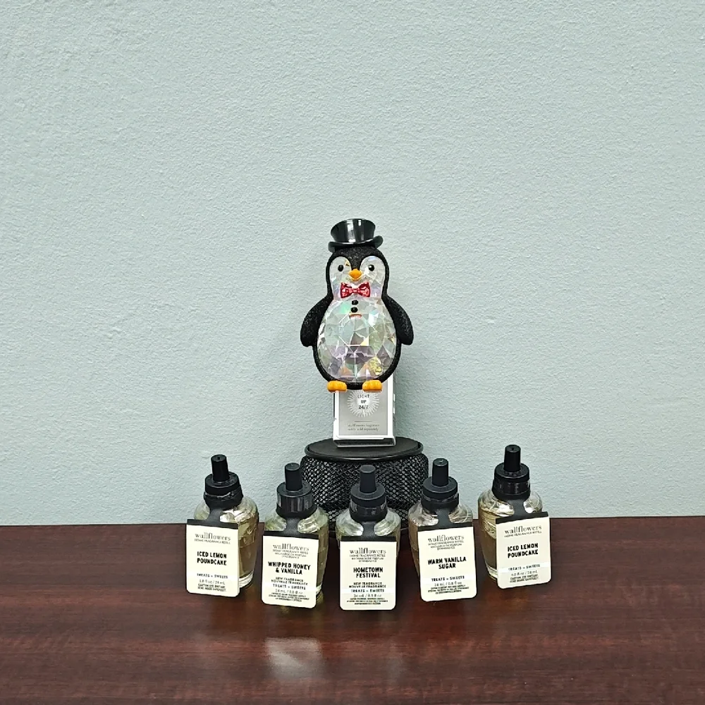 Bath & Body Works White Barn MR.PENGUIN Nightlight + SWEETS & TREATS Wallflowers